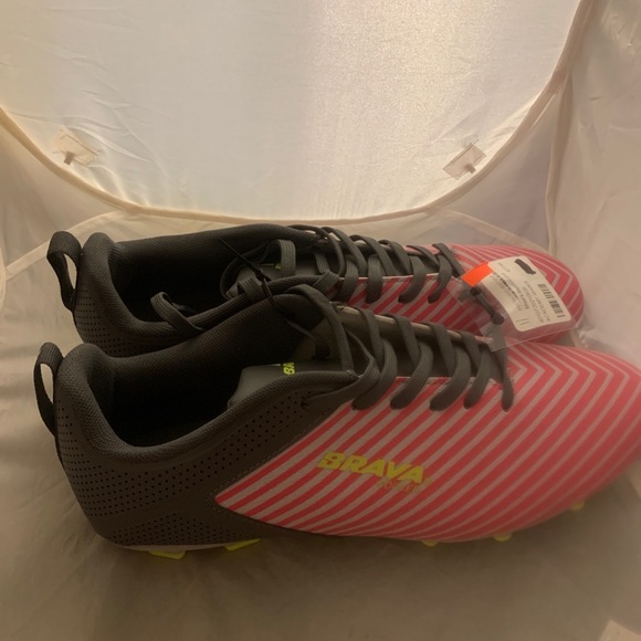 Men’s Size 11D Soccer Shoes: BRAVA NEW